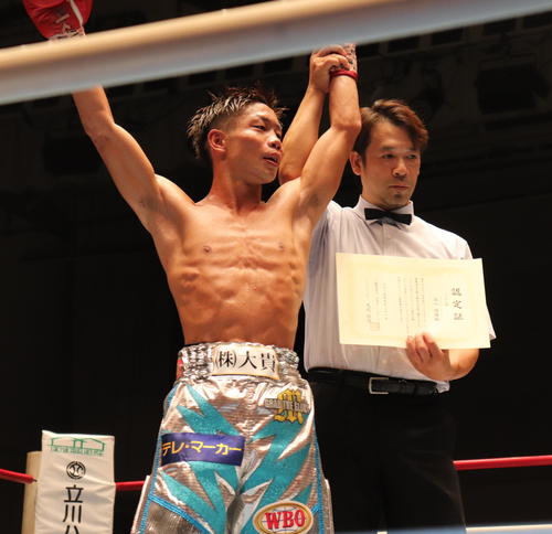 日本ミニマム級最強挑戦者決定戦で判定勝利した谷口将隆