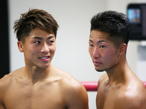 練習を公開した井上尚弥（左）と拓真（撮影・足立雅史）