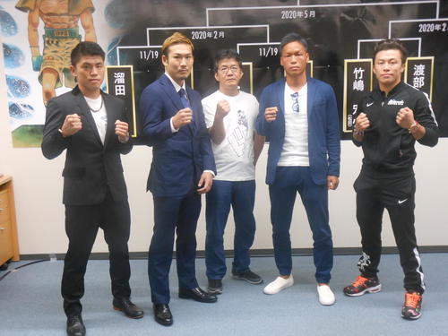 左から溜田剛士、草野慎悟、漫画家森川ジョージ、竹嶋宏心、渡部大介（撮影・河合香）