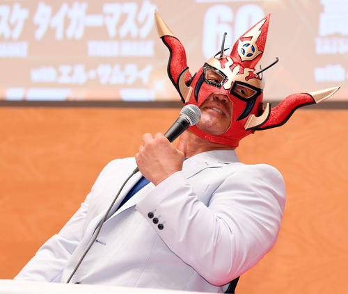 引退試合について会見する獣神サンダー・ライガー（撮影・滝沢徹郎）