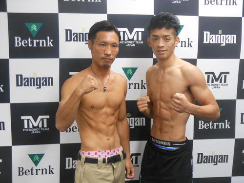 計量をクリアした若松竜太（左）と山内祐季