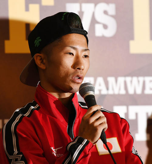 試合への意気込みを語る井上拓（撮影・横山健太）
