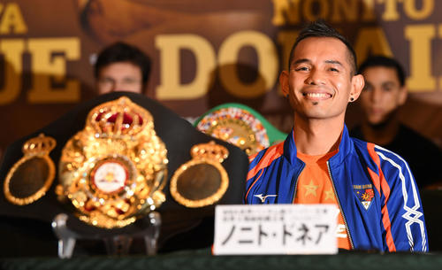 会見で笑顔を見せるドネア（撮影・横山健太）