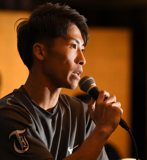 試合への意気込みを語る井上尚（撮影・横山健太）