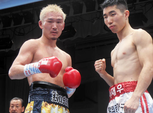 準決勝で対戦する草野慎悟（左）とイ・ジェウ（撮影・河合香）