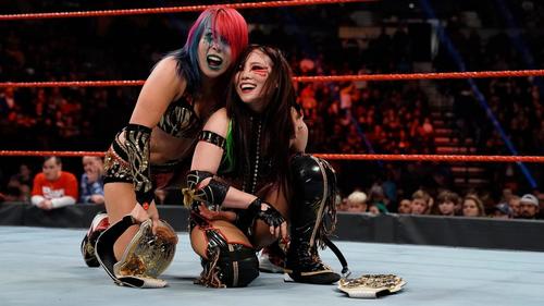 フレアーとの2対1ハンディキャップ戦で余裕の勝利を挙げたアスカ（左）、セイン組（C）2019WWE，Inc．AllRightsReserved