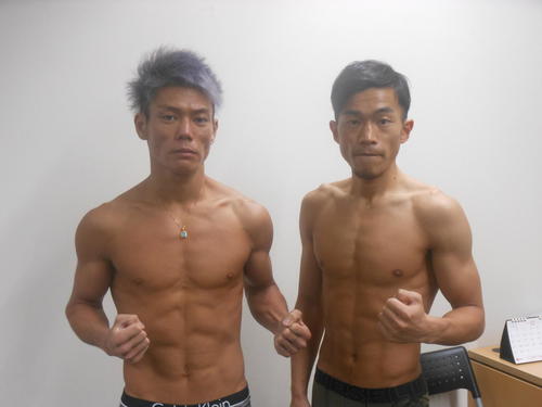 計量をクリアした王者勅使河原弘晶（左）と挑戦者川島翔平
