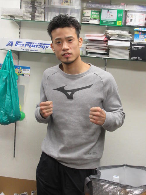プロ13戦目へ前日軽量をクリアした辰吉寿以輝（撮影・実藤健一）