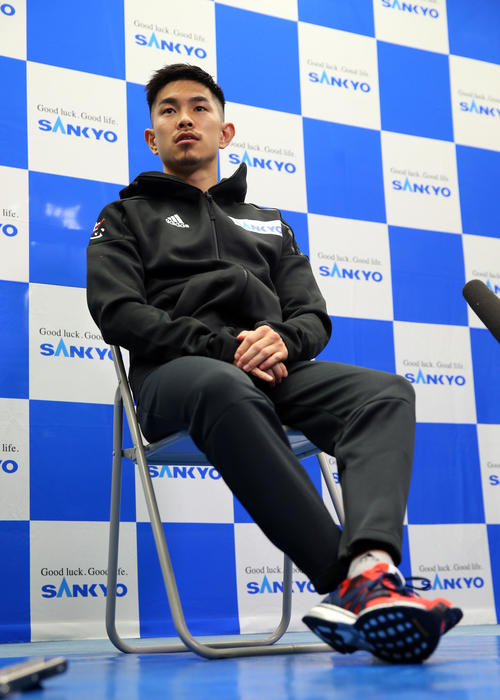 WBO世界スーパーフライ級タイトルマッチに向けて取材を受ける井岡（撮影・大野祥一）
