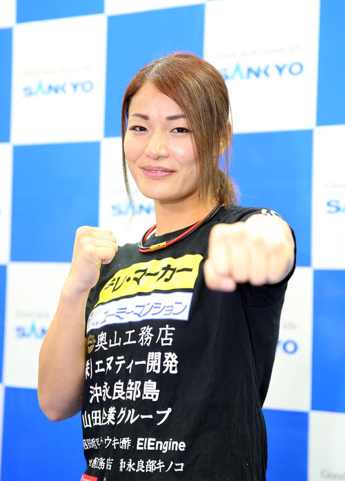 WBO女子世界スーパーフライ級タイトルマッチに向けて意気込む吉田（撮影・大野祥一）