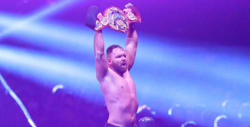 ランス・アーチャーを下しIWGP　USヘビー級選手権王者となったジョン・モクスリー（撮影・中島郁夫）