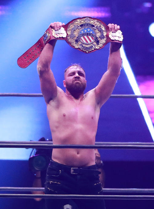 IWGP　USヘビー級タイトル防衛に成功したジョン・モクスリー（撮影・中島郁夫）