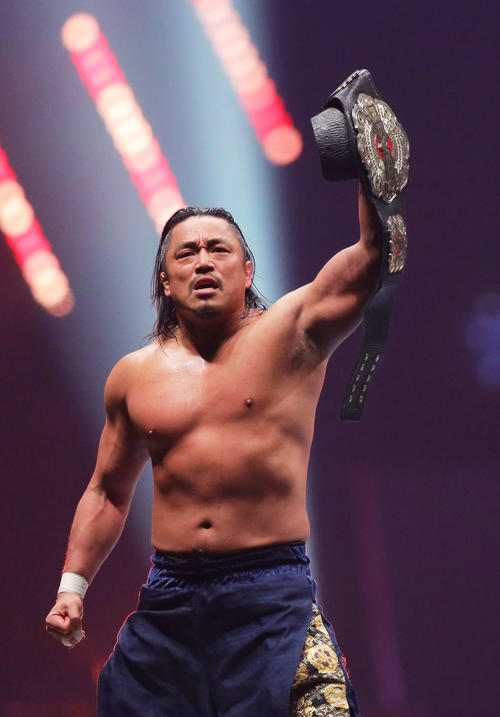 ENTAに勝利しベルトを高らかと掲げる後藤洋央紀（撮影・河田真司）