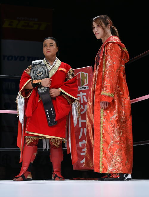 朱里（右）と里村