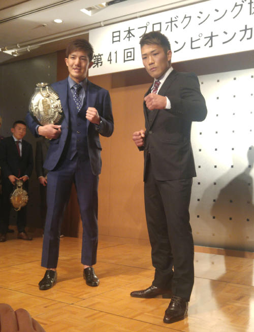 チャンピオンカーニバルで対戦する日本スーパーライト級王者井上浩樹（左）と永田大士