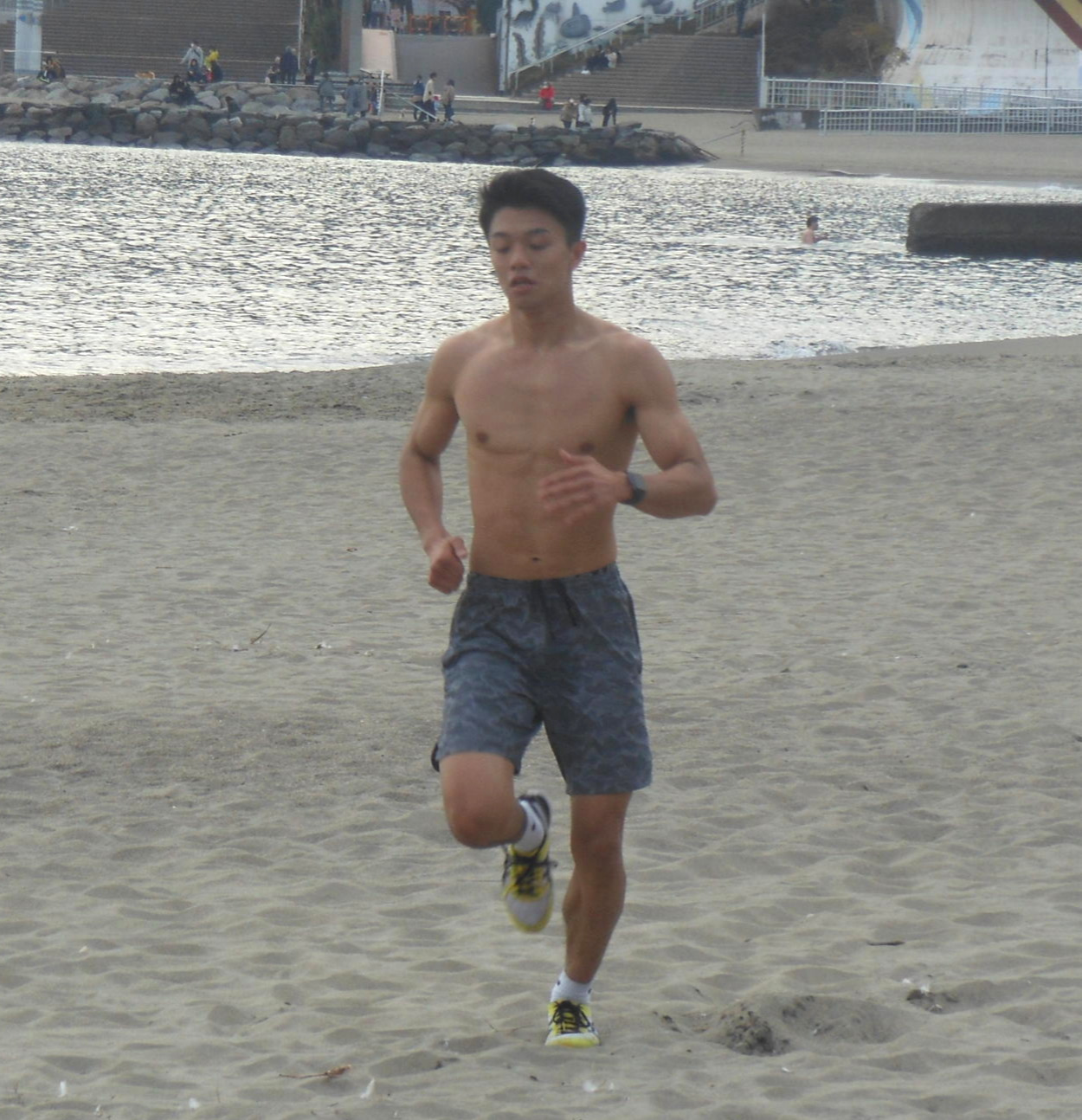 砂浜ダッシュで世界王座奪取を期す中谷潤人