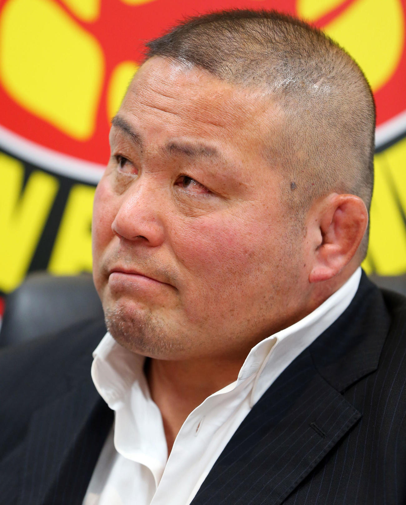 会見で引退を発表した中西学は瞳を潤ませる（撮影・垰建太）