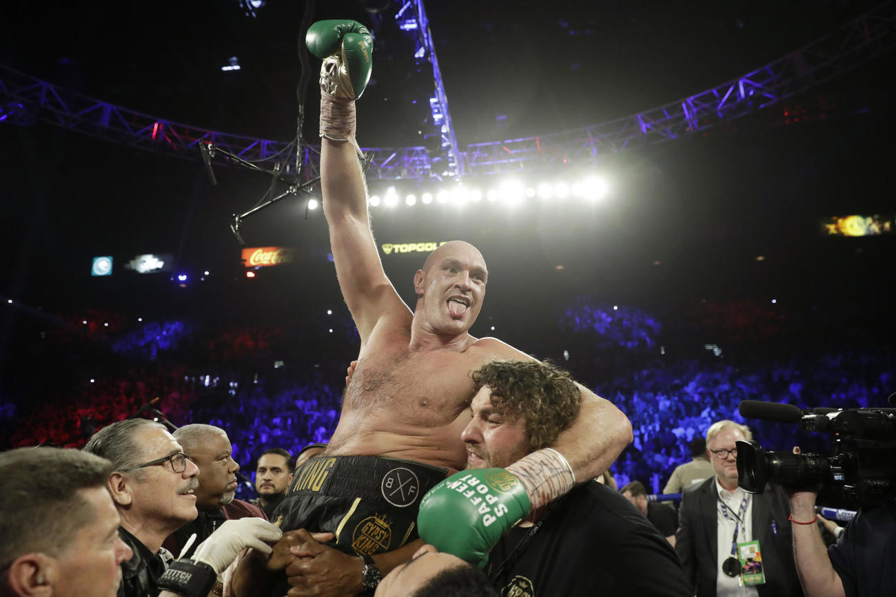 ワイルダーに7回TKO勝ちし王座に返り咲いたフューリー（AP）