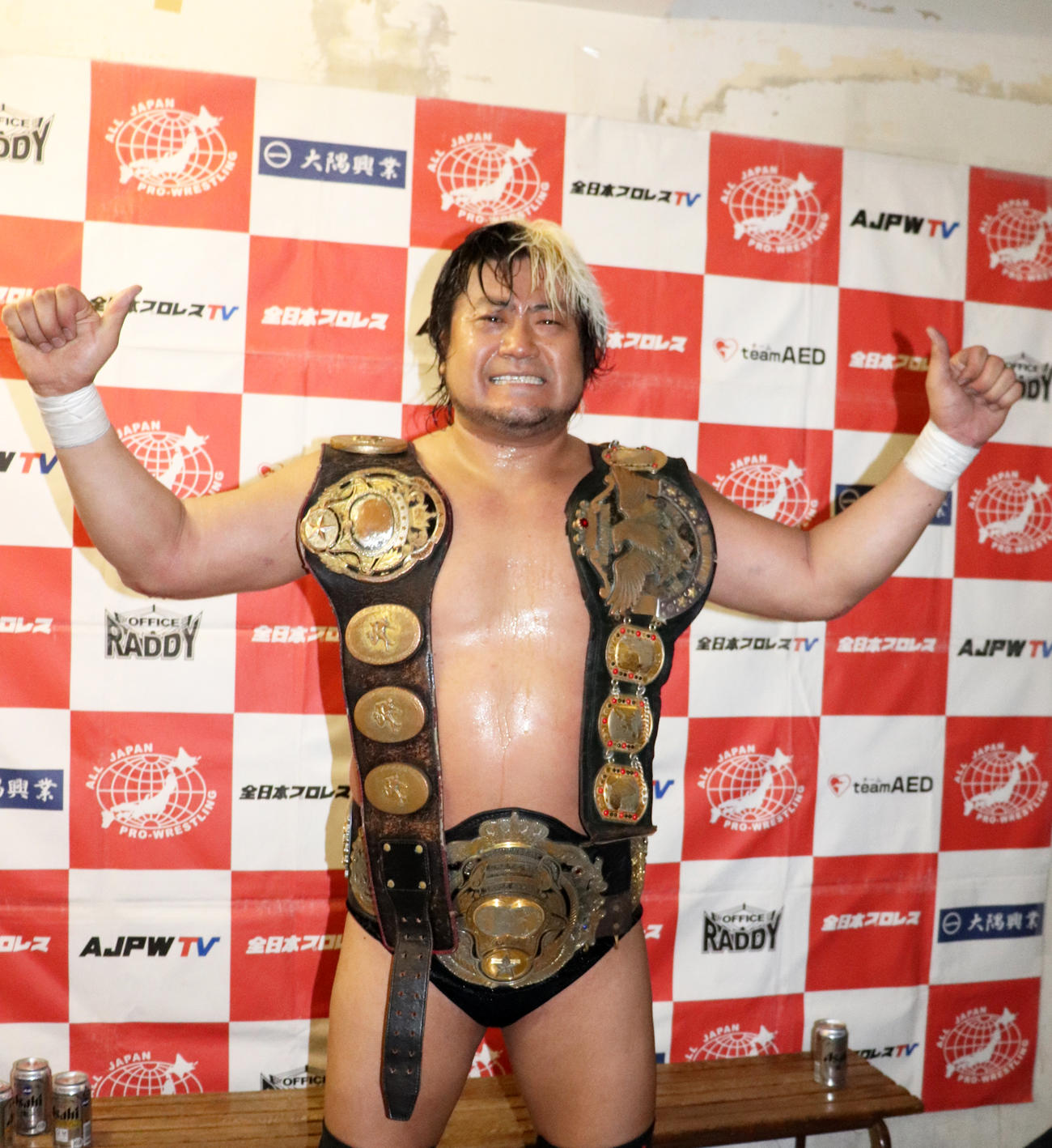3冠ヘビー級7度目の戴冠を果たした諏訪魔（撮影・高場泉穂）