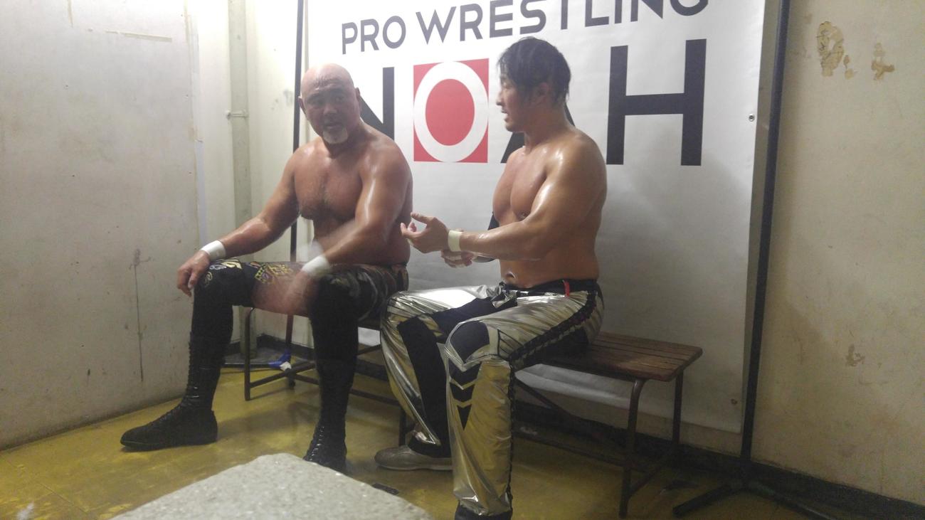 約4ヶ月ぶりとなるノア有観客試合のメインで勝利した丸藤正道（右）と武藤敬司