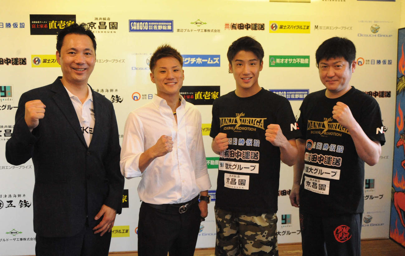 会見を行った、左から前島会長、村地、木村、高橋トレーナー