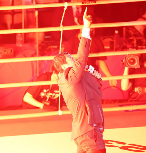 高田延彦の掛け声でRIZIN23が開始する（撮影・江口和貴）