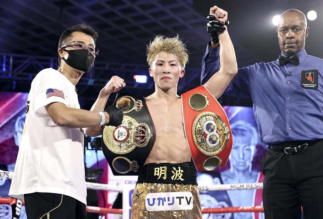 WBA、IBFバンタム級タイトルマッチでモロニーにKO勝ちした井上（トップランク社提供、ゲッティ＝共同）