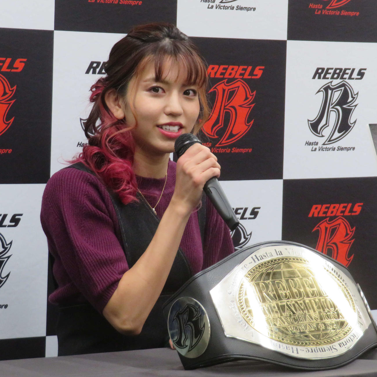 初の単独メインイベントを終えて一夜明け、自身の試合内容について話すぱんちゃん璃奈