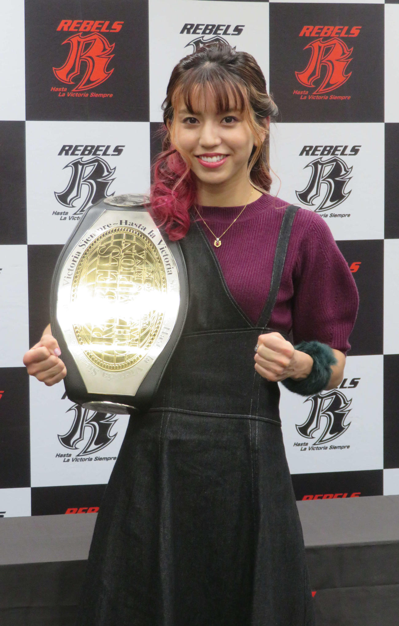 デビュー9連勝から一夜明けて会見に臨んだぱんちゃん璃奈