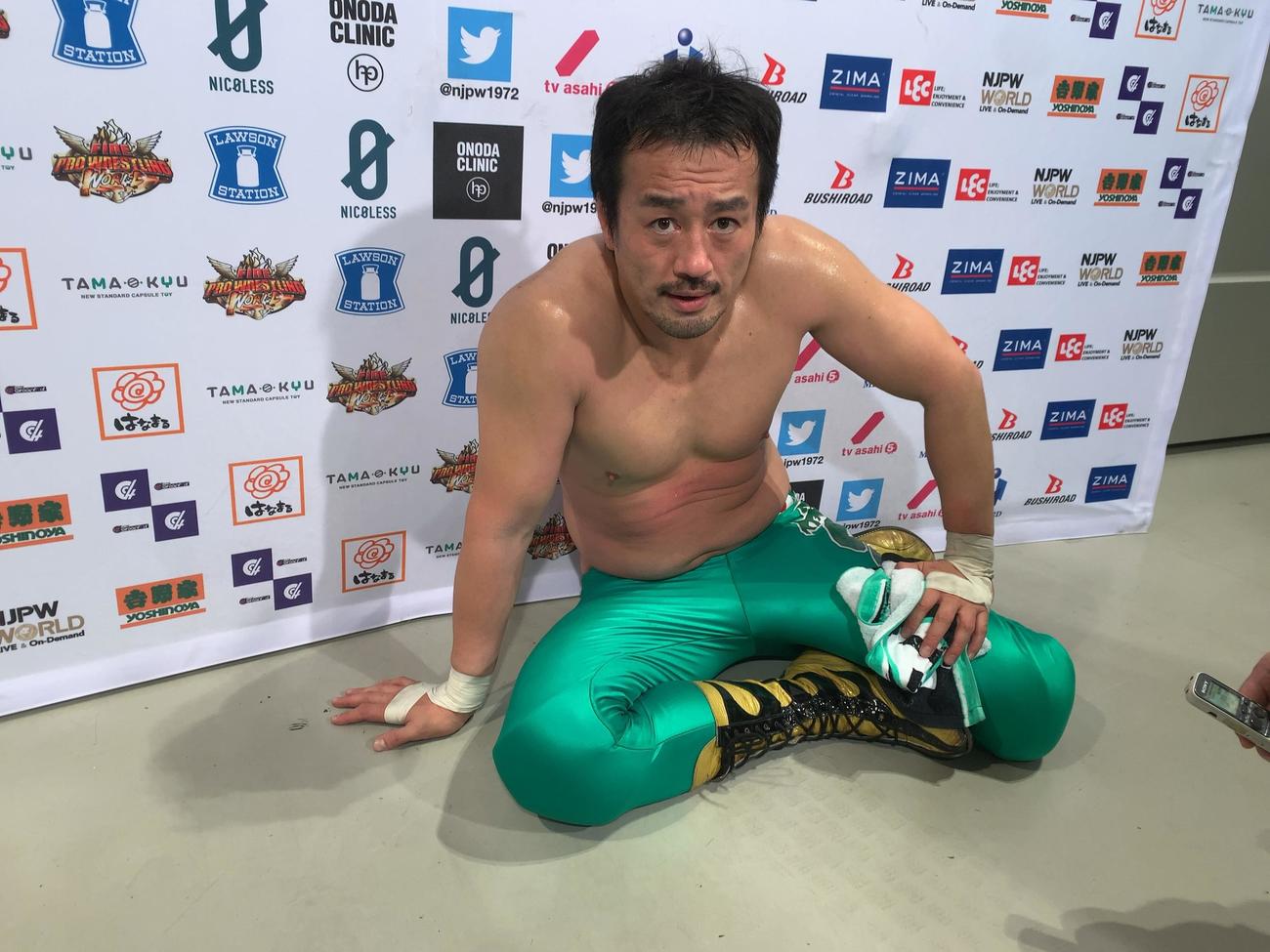 新日本新潟大会　BUSHIに敗れ、悔しがる田口隆祐（新日本プロレス提供）
