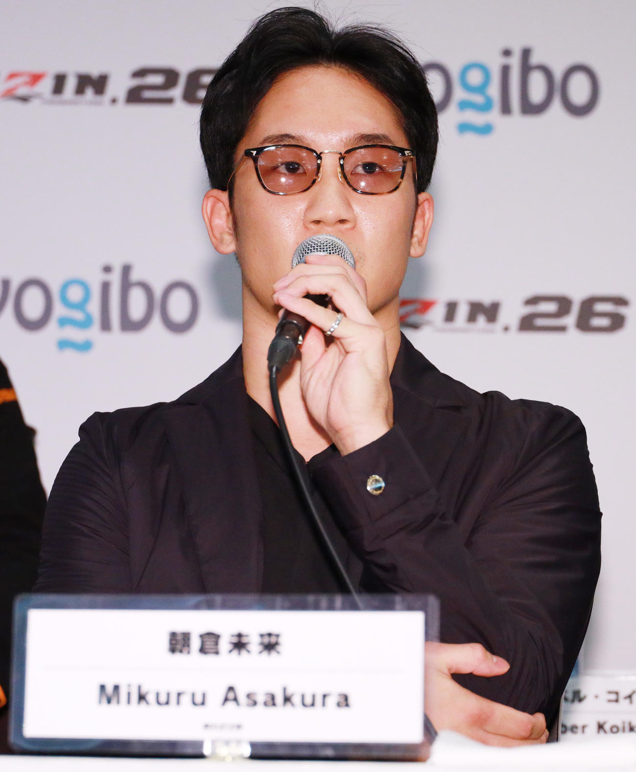 弥益ドミネーター聡志との対戦が決まり会見する朝倉未来（撮影・中島郁夫）