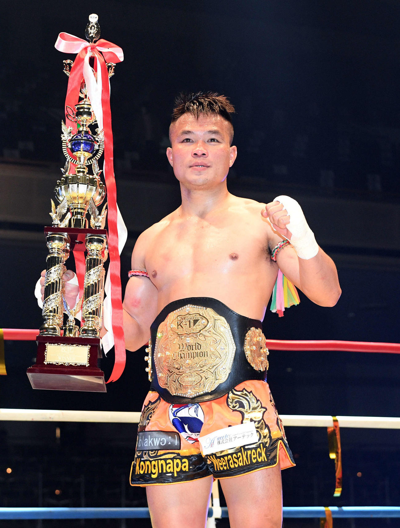 林に勝利し新チャンピオンとなったゴンナパー（撮影・滝沢徹郎）