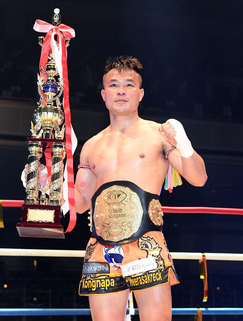 林に勝利し新チャンピオンとなったゴンナパー（撮影・滝沢徹郎）