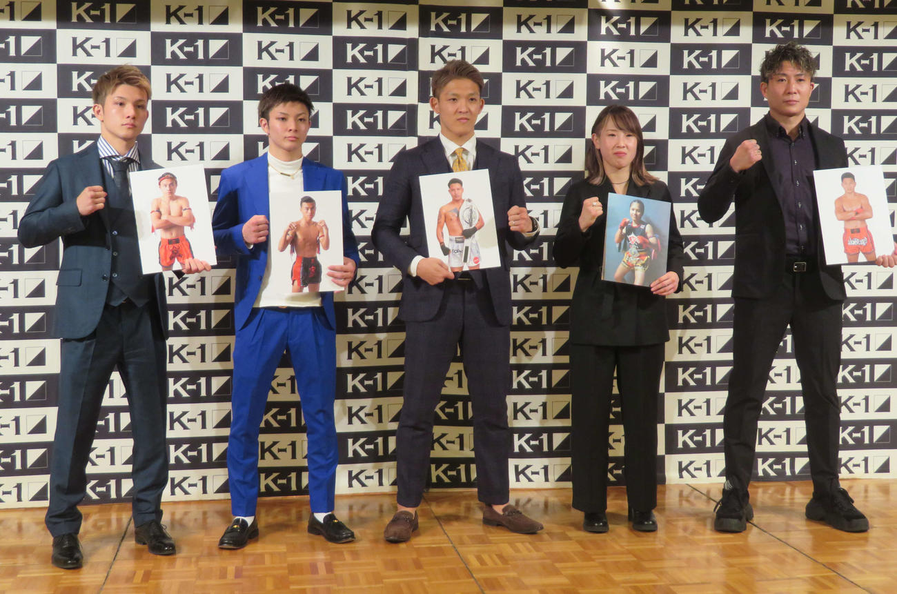 ケイズフェスタ4大会で組まれた日本－タイ対抗戦5対5に出場する日本人選手たち。中央が野杁