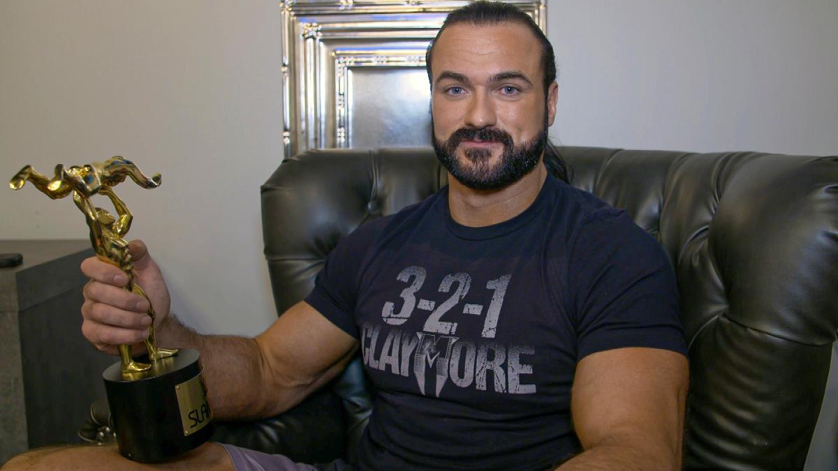WWEスラミー賞の年間最優秀選手に選ばれ、オンラインで受賞を喜ぶWWEヘビー級王者マッキンタイア（C）2020WWE,Inc.AllRightsReserved.