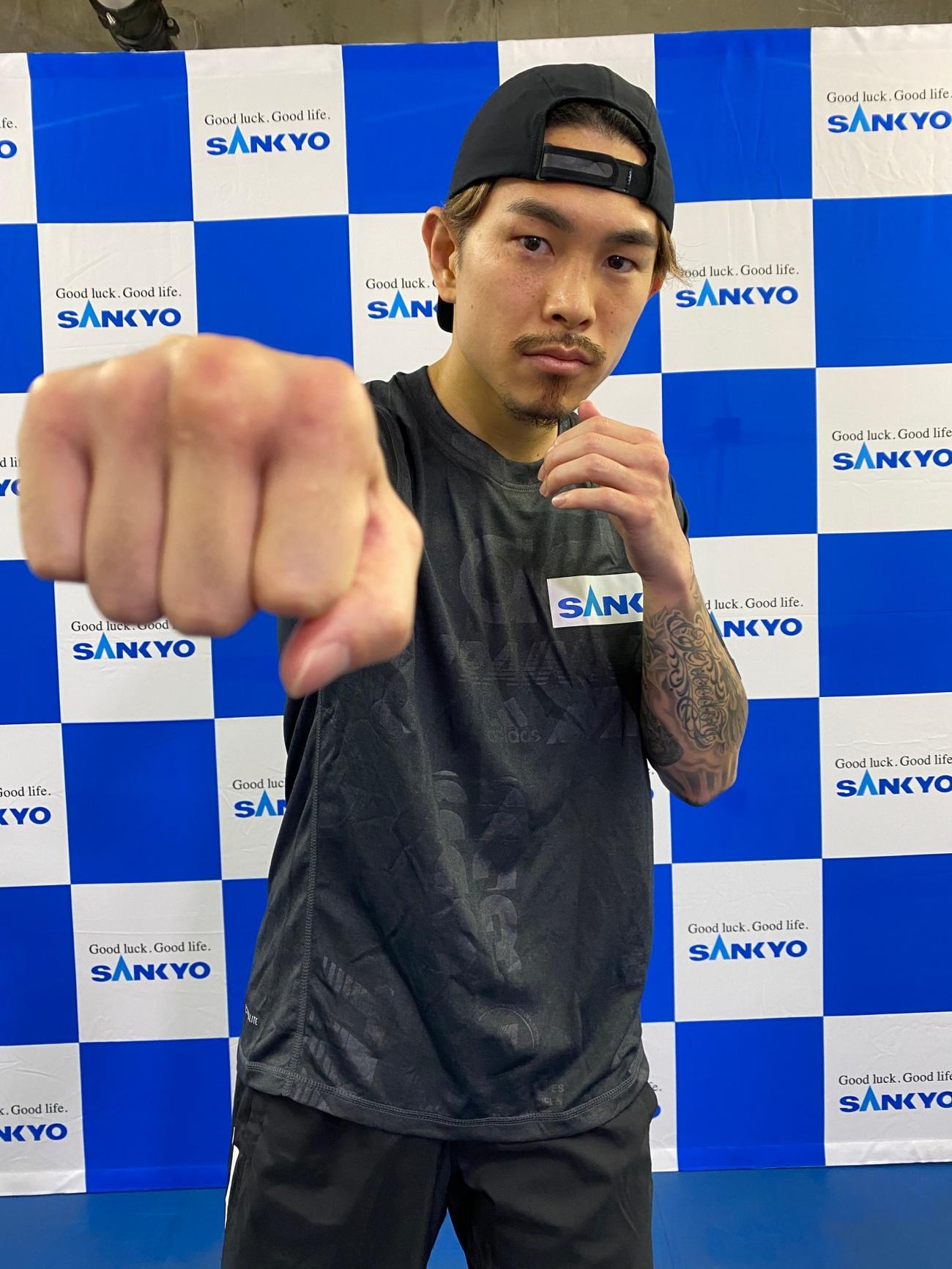 V2に絶対の自信を見せる井岡一翔（Ambitionジム提供）