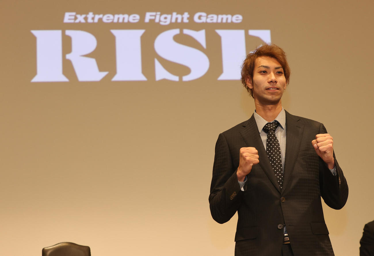 来年2月28日のRISE横浜大会でのデビューを発表した元西武の相内（撮影・野上伸悟）