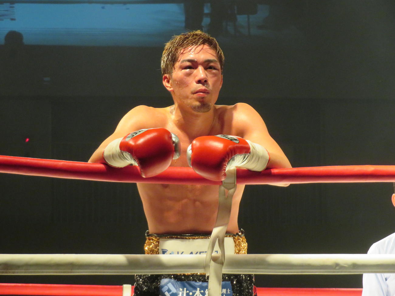 判定結果を待つ前WBO世界スーパーフェザー級王者伊藤