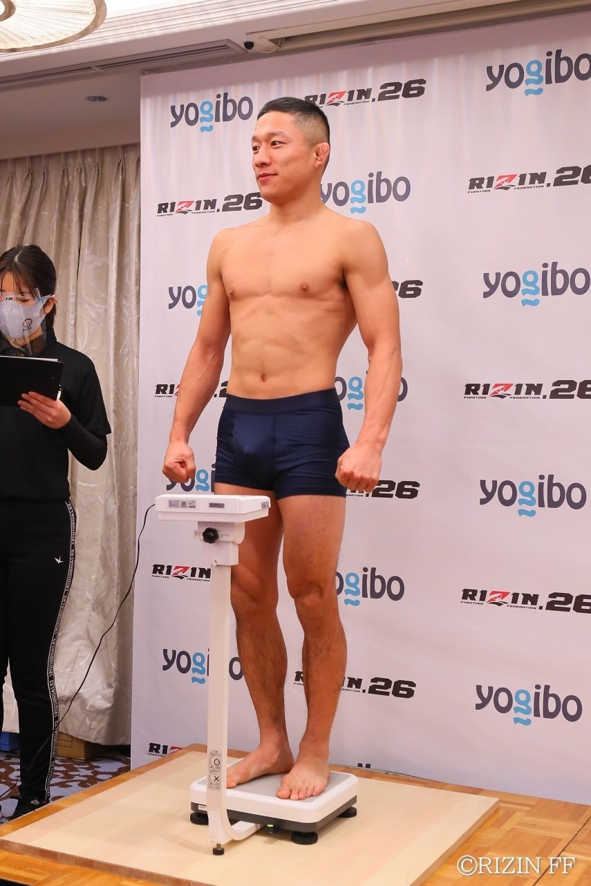 前日計量に臨んだ堀口恭司（C）RIZINFF