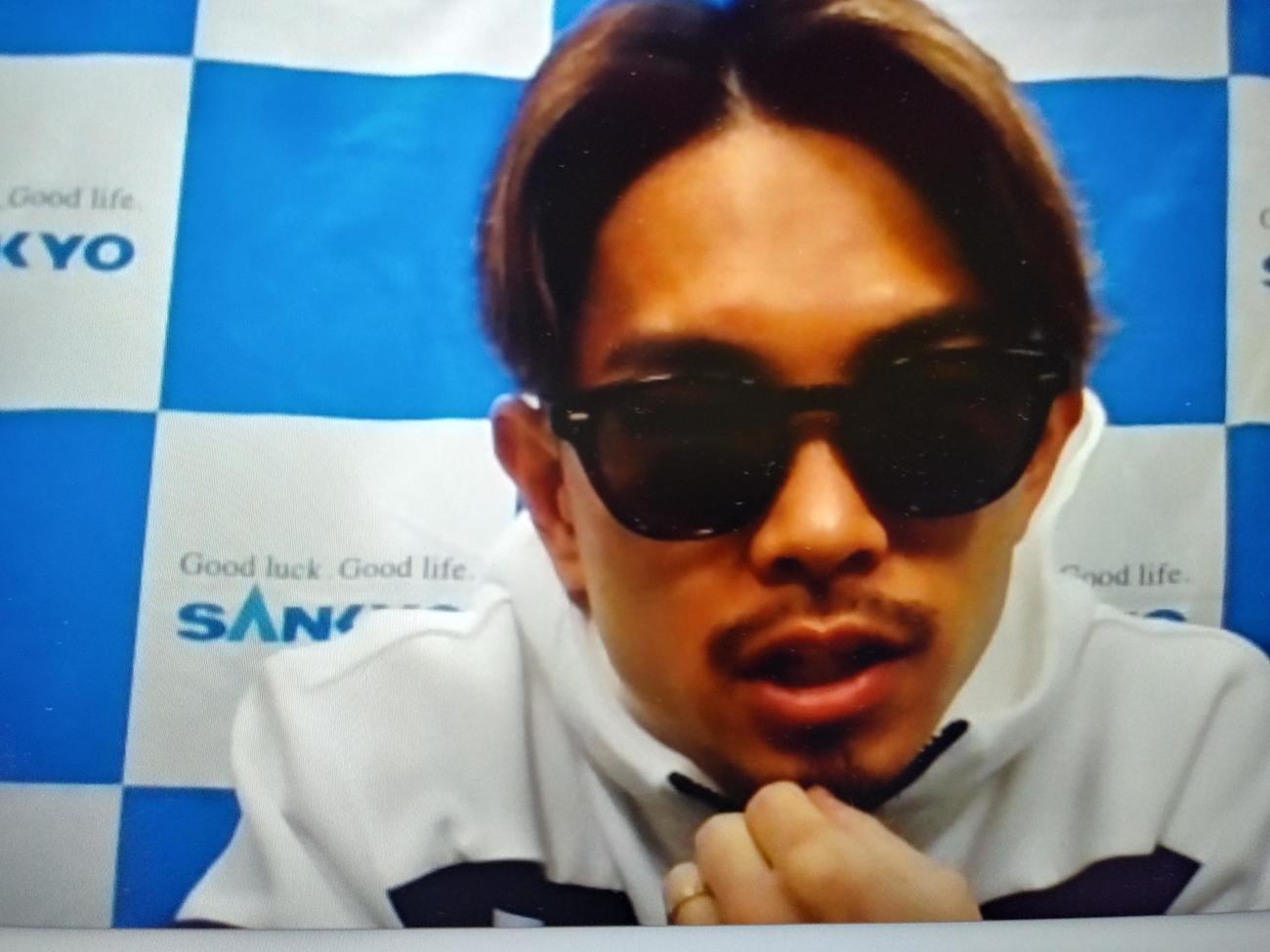 完勝V2から一夜明けてオンライン会見した井岡一翔