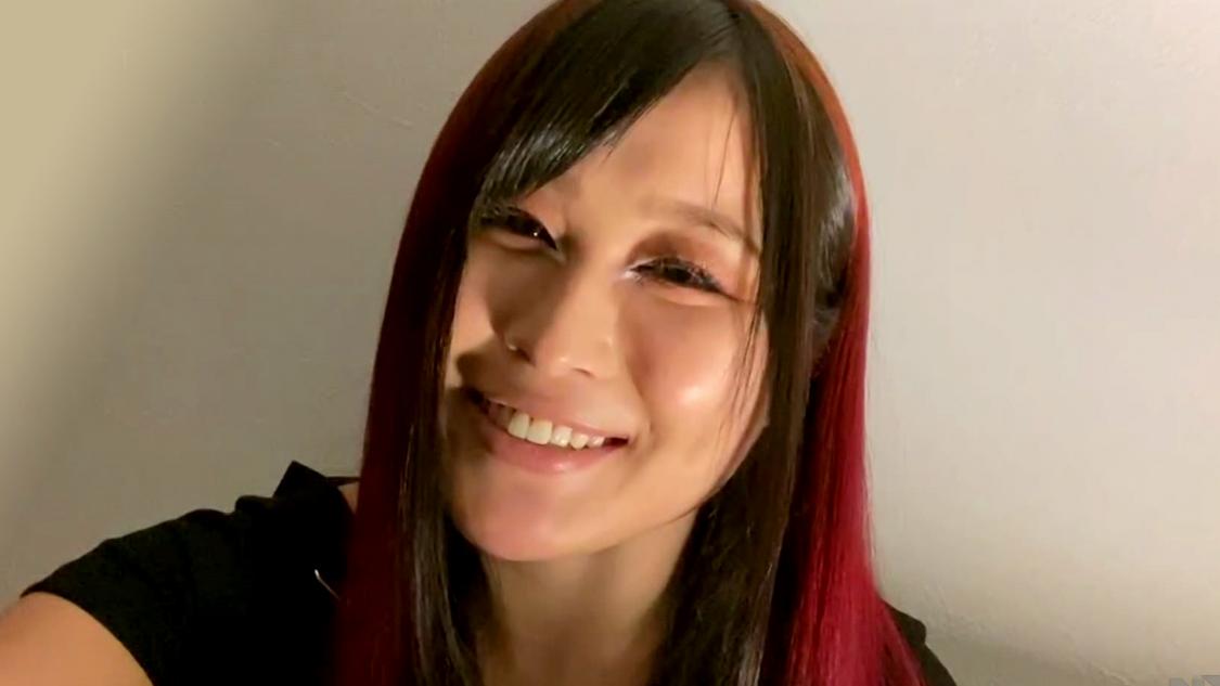 20年のNXT年間最優秀選手、NXT年間最優秀女子選手に選ばれ、笑顔をみせる紫雷イオ(C)2021WWE,Inc.AllRightsReserved.