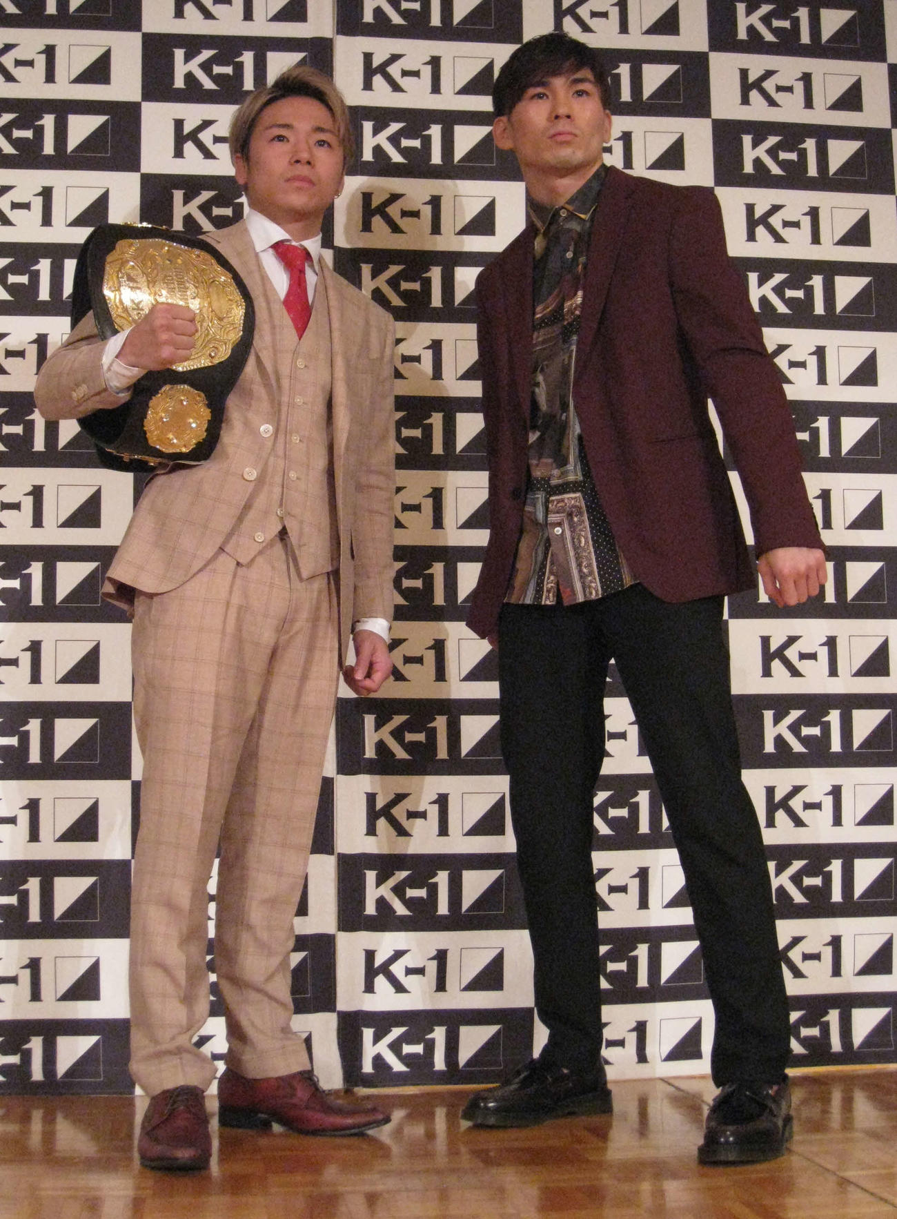 24日にK－1スーパー・フェザー級タイトル戦を予定していた王者武尊（左）と挑戦者レオナ・ペタス（2020年11月17日撮影）