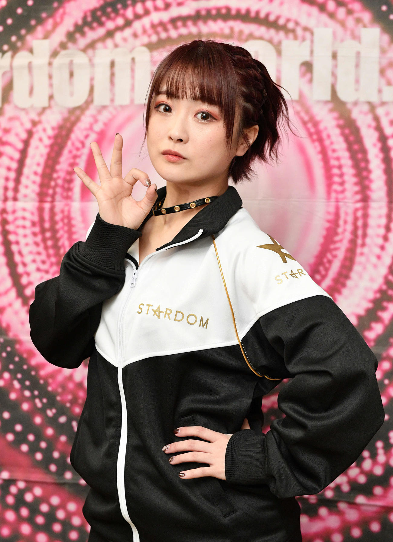スターダムに正式に所属したなつぽいはポーズを決める（撮影・滝沢徹郎）