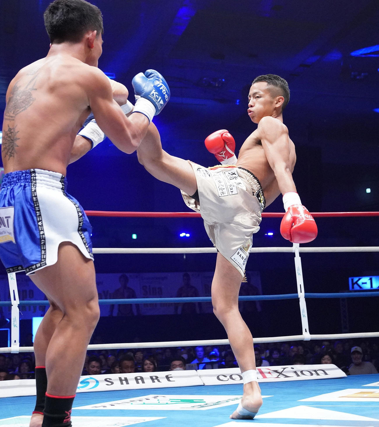 19年、K－1WORLD　GP名古屋大会でキックを放つ武居由樹