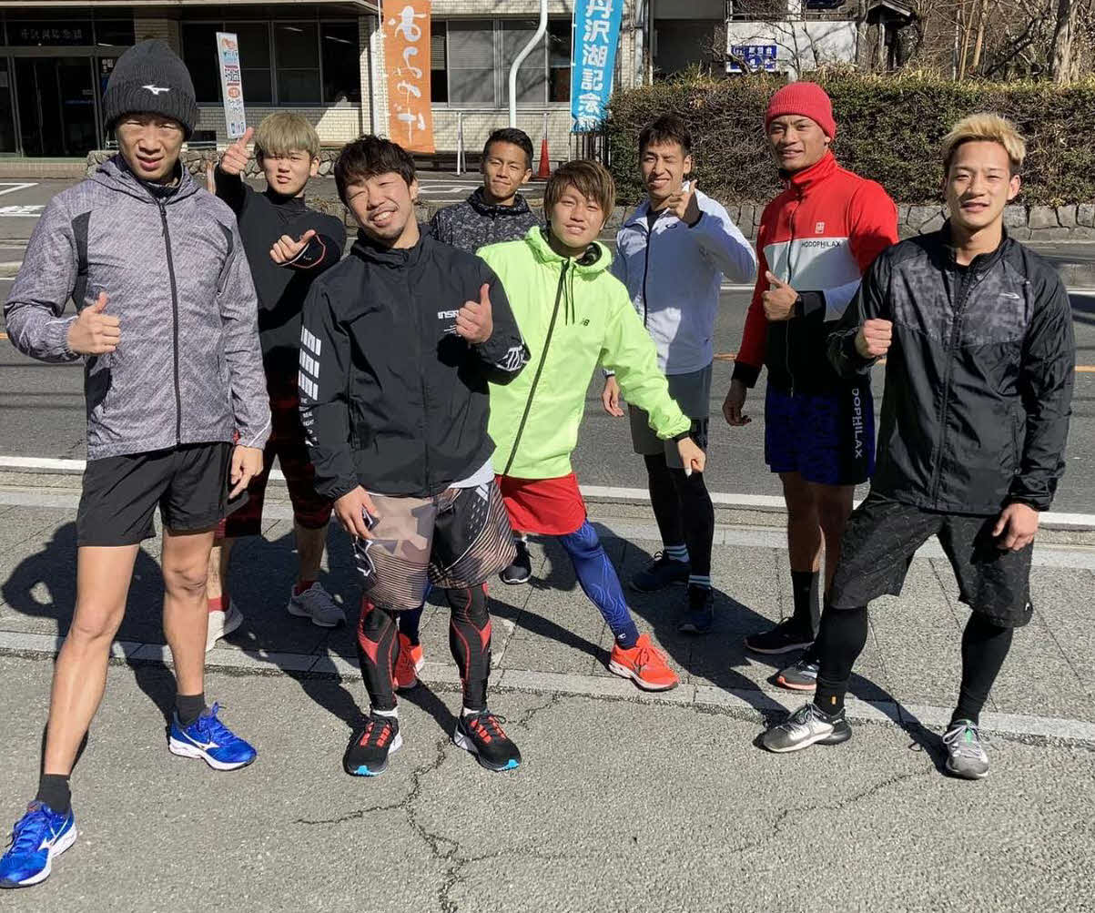 大橋ジムの丹沢合宿参加メンバー。左から清水、内田、八重樫トレーナー、武居、桑原、E＆Jカシアスジムの内藤、平岡、中嶋（大橋ジム提供）