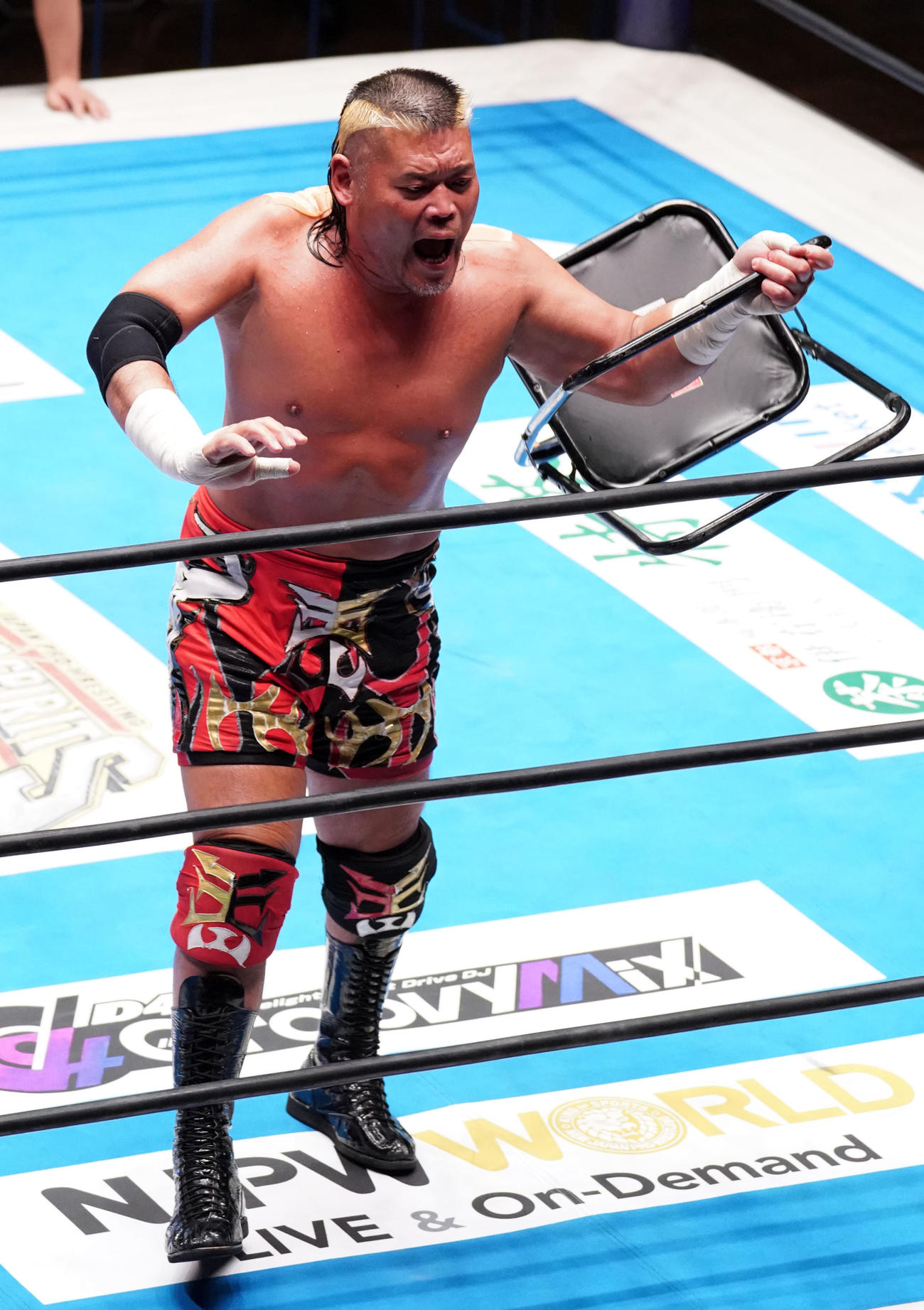 試合がノーコンテストとなり怒りをぶちまける天山広吉（撮影・横山健太）