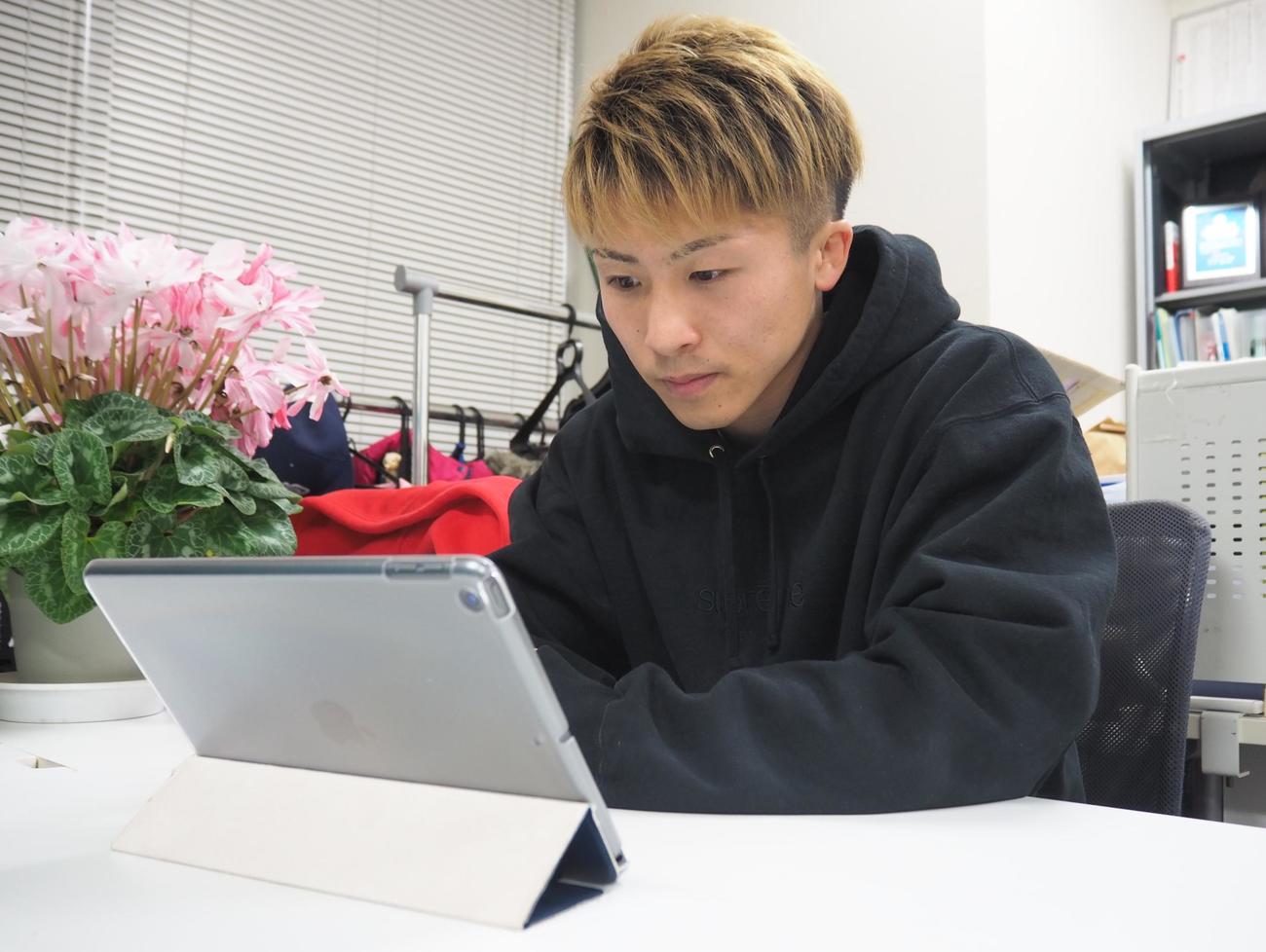 オンラインで取材に応じたWBAスーパー・IBF世界バンタム級王者井上尚弥（代表撮影）