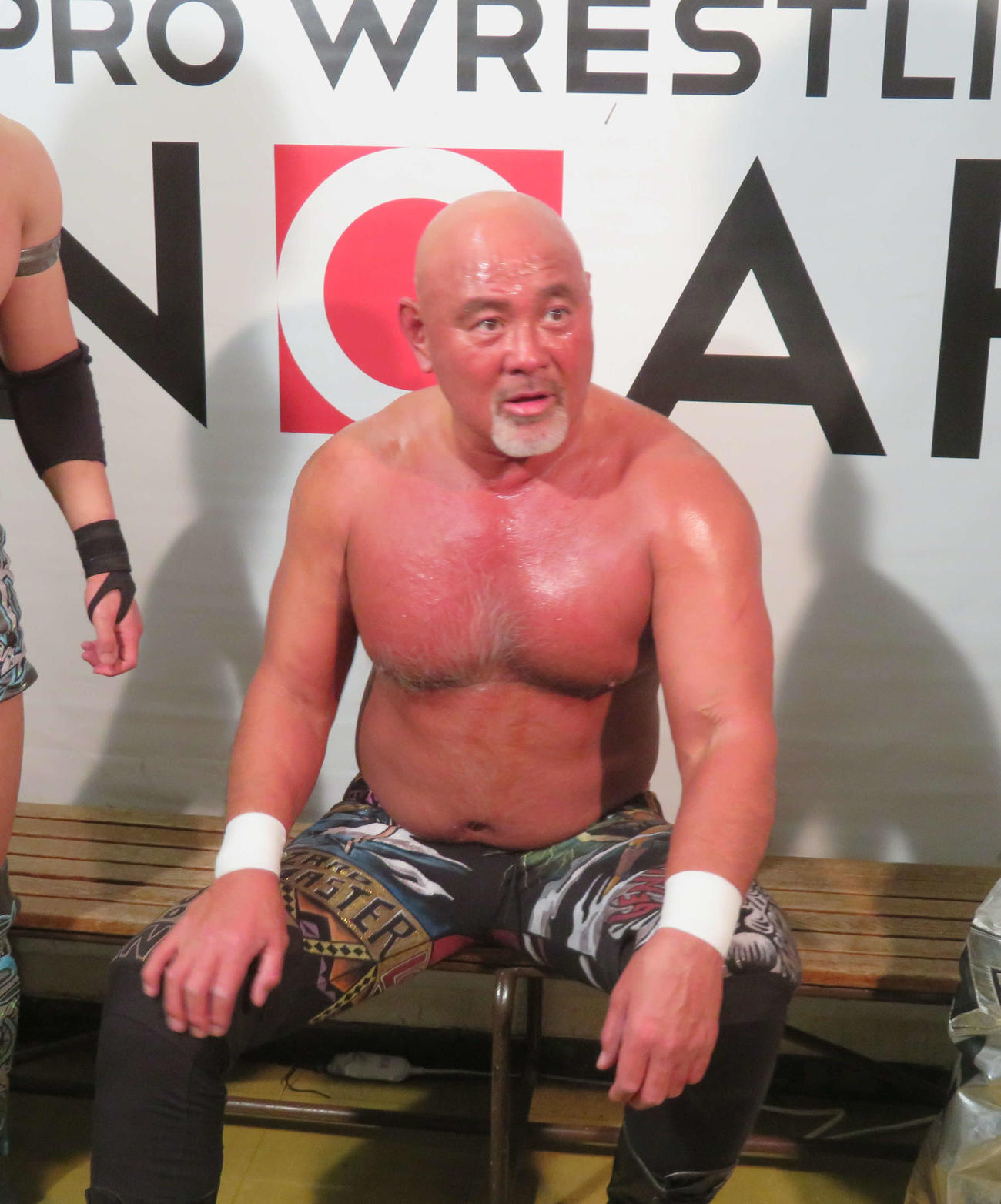 前哨戦勝利後、取材に応じる武藤