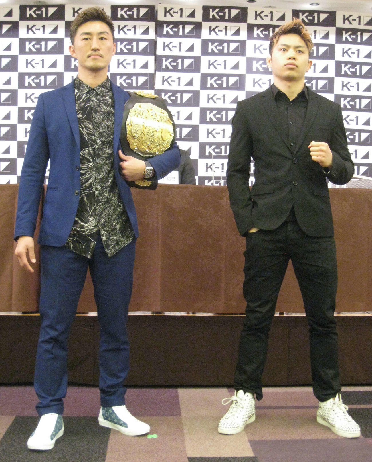 K－1スーパー・ライト級王者の山崎秀晃（左）と対戦相手の不可思（撮影・吉池彰）