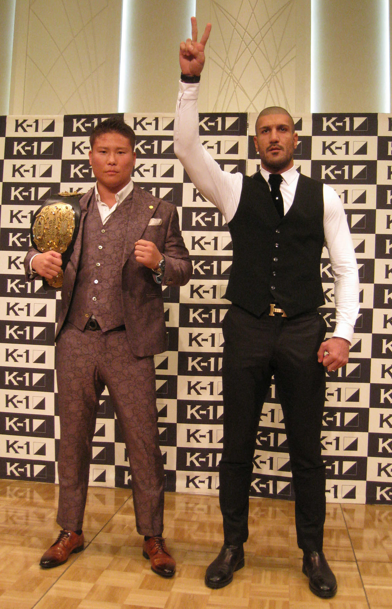 K－1クルーザー級王者のK－Jee（左）と挑戦者の前王者シナ・カリミアン（撮影・吉池彰）